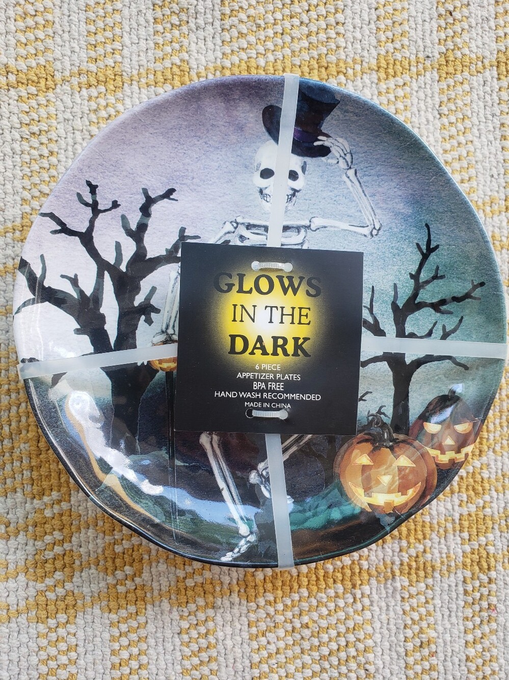 Glow-in-the-Dark Halloween Skeleton Appetizer Plates - Black & Orange